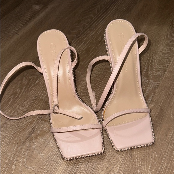 Heels - Picture 1 of 1